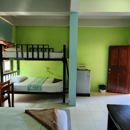 Sarin Guesthouse สาริน Тау Экстерьер фото