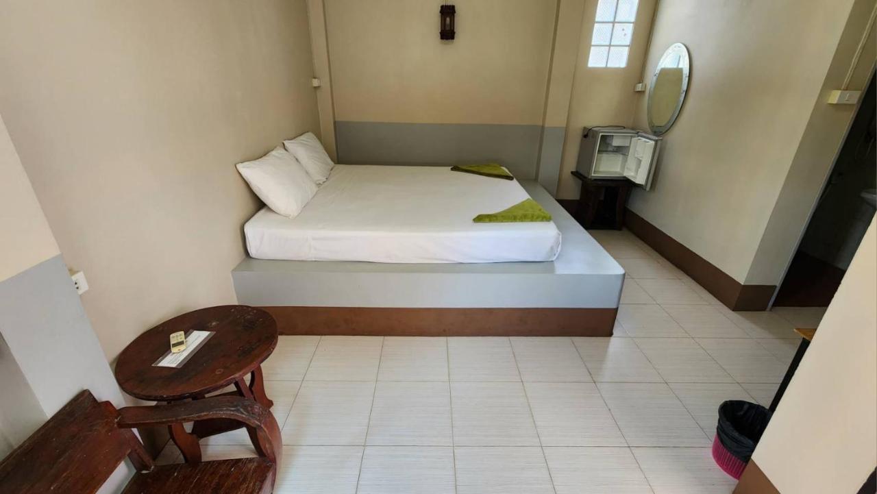 Sarin Guesthouse สาริน Тау Экстерьер фото