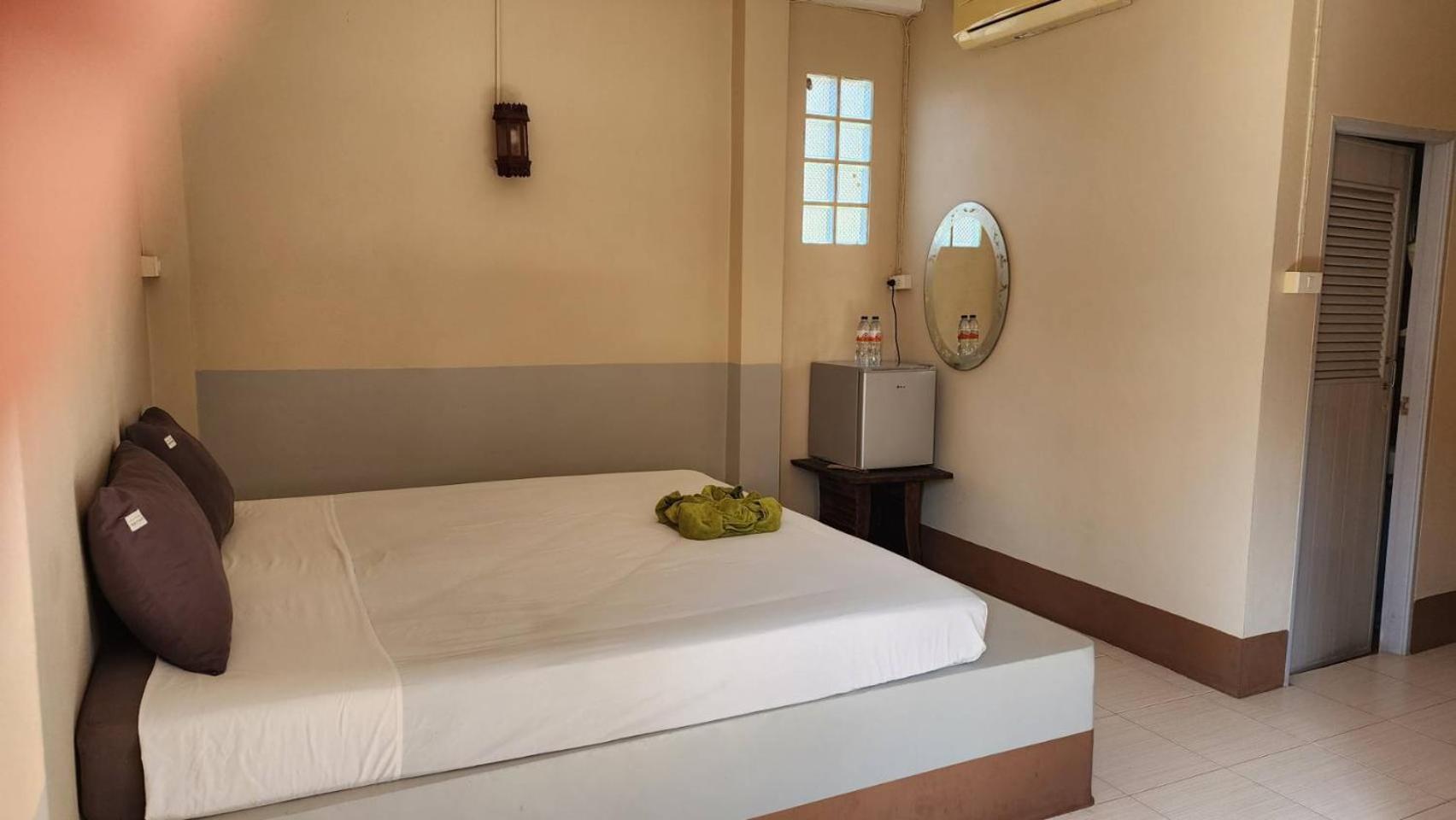 Sarin Guesthouse สาริน Тау Экстерьер фото