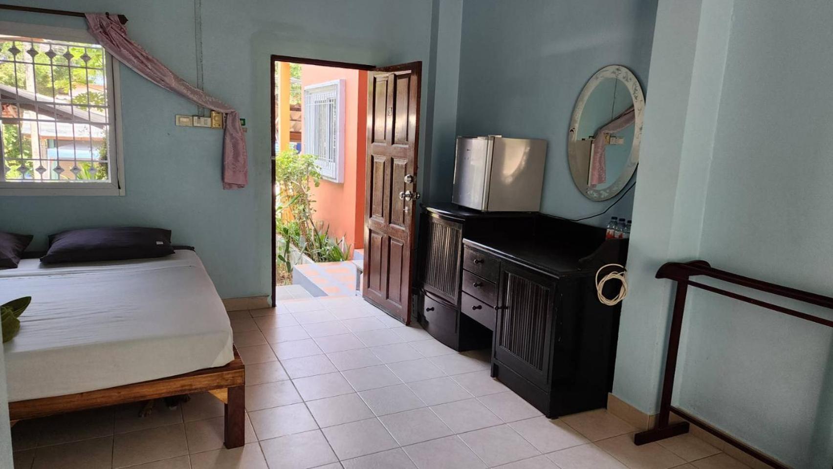 Sarin Guesthouse สาริน Тау Экстерьер фото