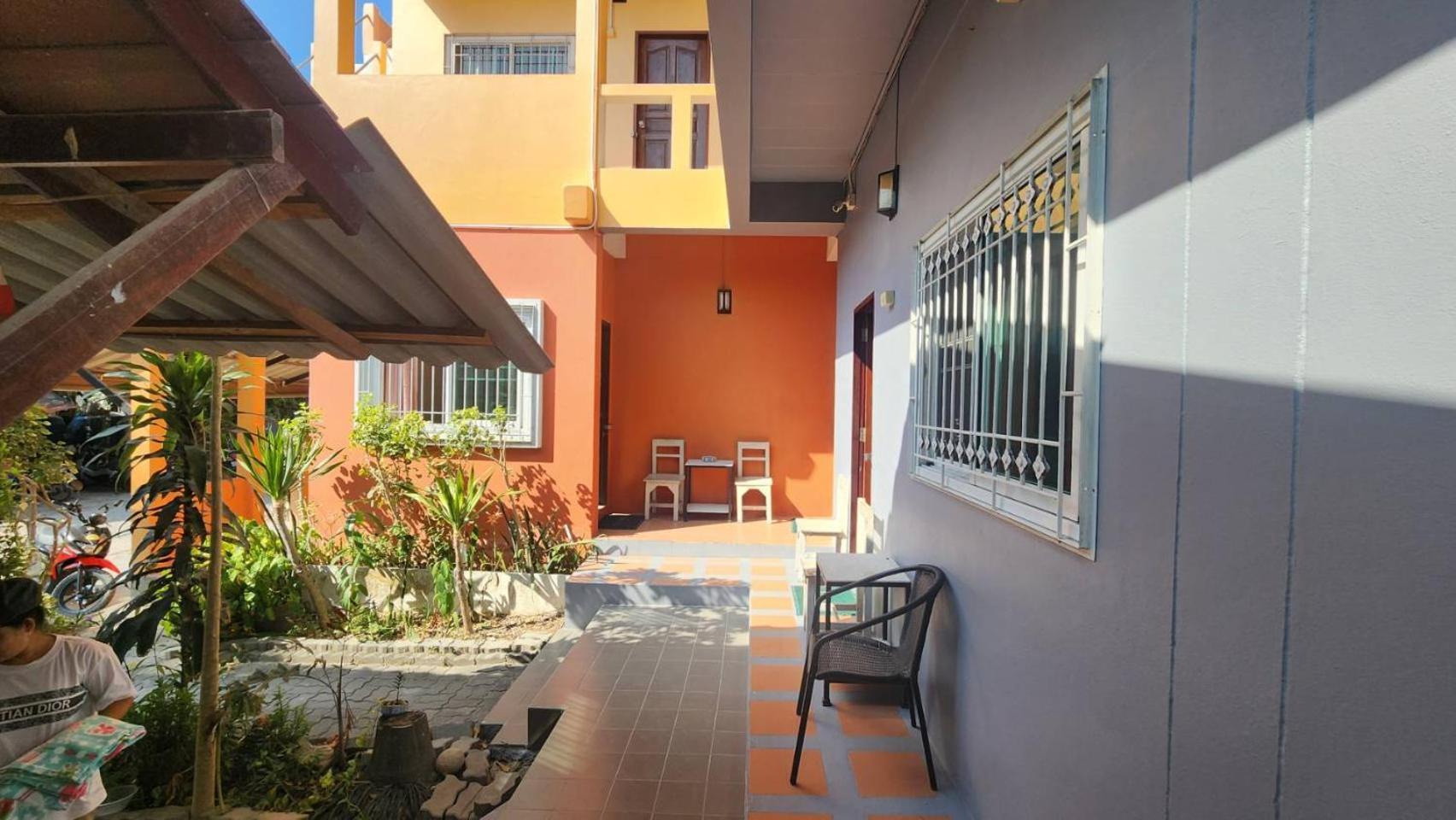 Sarin Guesthouse สาริน Тау Экстерьер фото