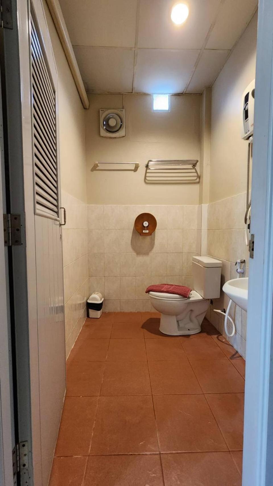 Sarin Guesthouse สาริน Тау Экстерьер фото