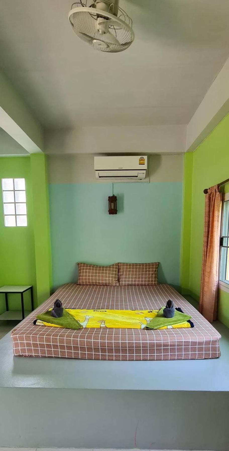 Sarin Guesthouse สาริน Тау Экстерьер фото