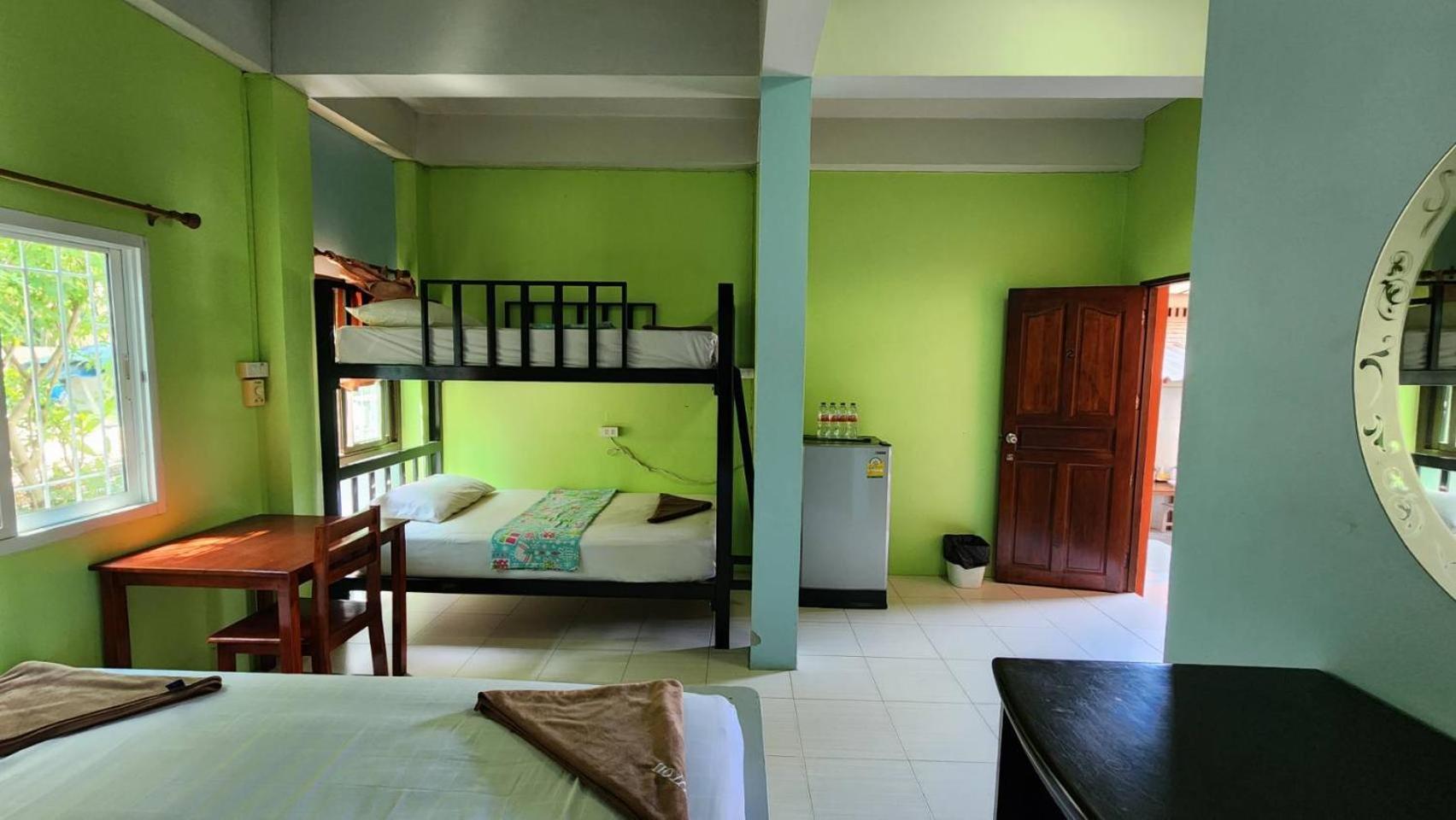 Sarin Guesthouse สาริน Тау Экстерьер фото